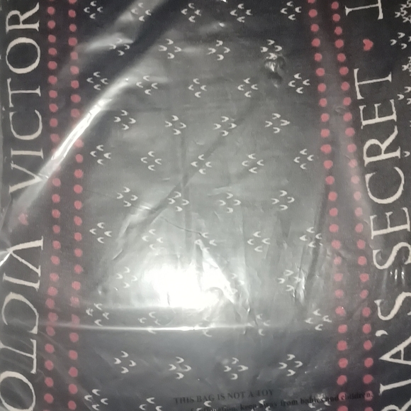 VS COZY BLANKET BLACK FRIDAY 2023 - Picture 3 of 4